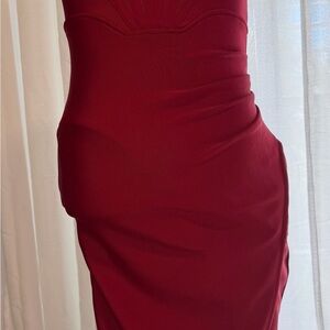 Chic Strapless Burgundy Midi Dress